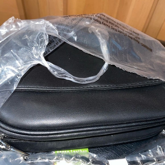 Badgley Mischka Medium Quilted Camera Bag NWT - Picture 8 of 8